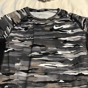 Nike boys xl dri fit tee